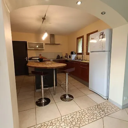 De La Croix De La Main Villa