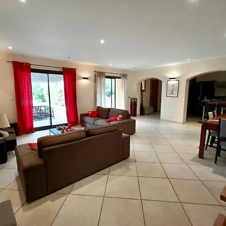 De La Croix De La Main Villa *