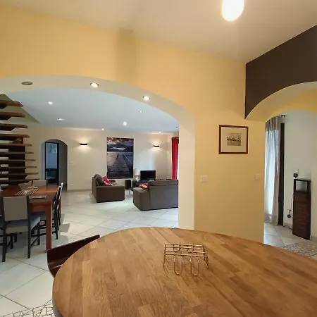 De La Croix De La Main *