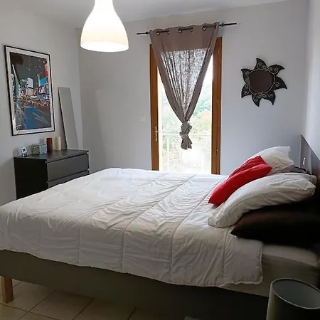 De La Croix De La Main Veyrignac