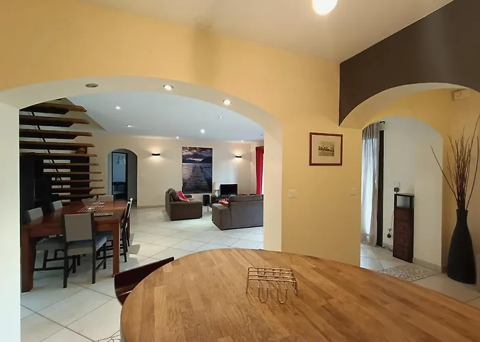 De La Croix De La Main *