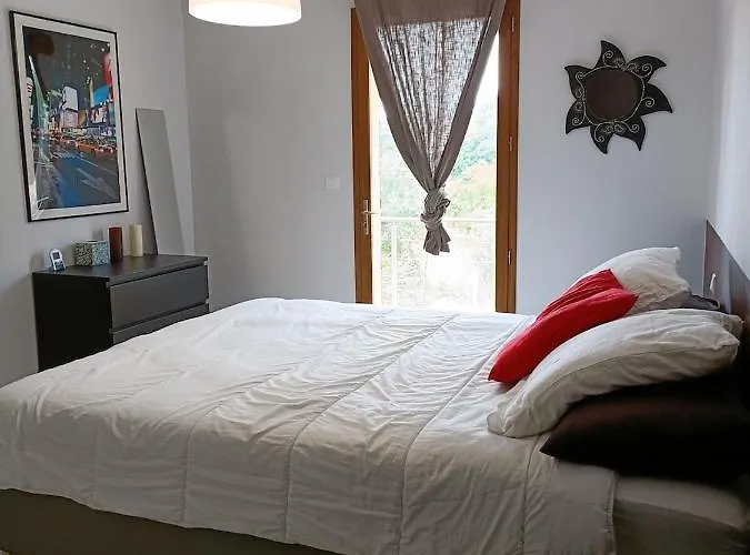 De La Croix De La Main Veyrignac